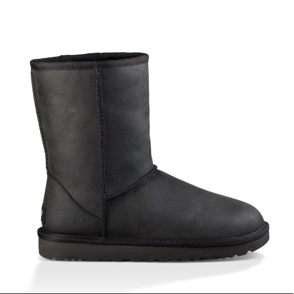 UGG® Classic Short Leather